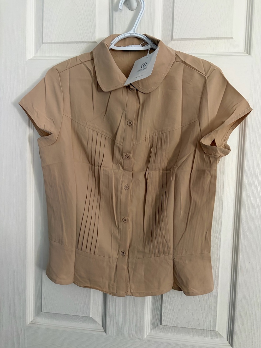 New Cicy Bell Classic Tan Short-Sleeve Button Front Women's Top